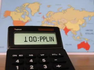 Ile kosztuje 100 dolarów w złotówkach? Sprawdź aktualny kurs!